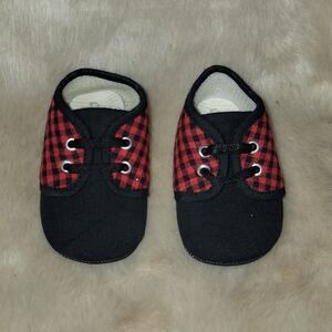 LITTLE ME BUFFALO PLAID SOFT BABY SHOES,  SIZE 6-12 MONTHS